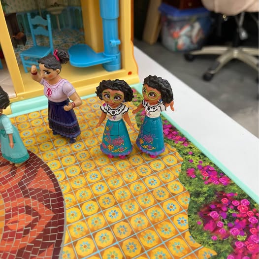 Disney Encanto Magical Casa Madrigal Playset OBO